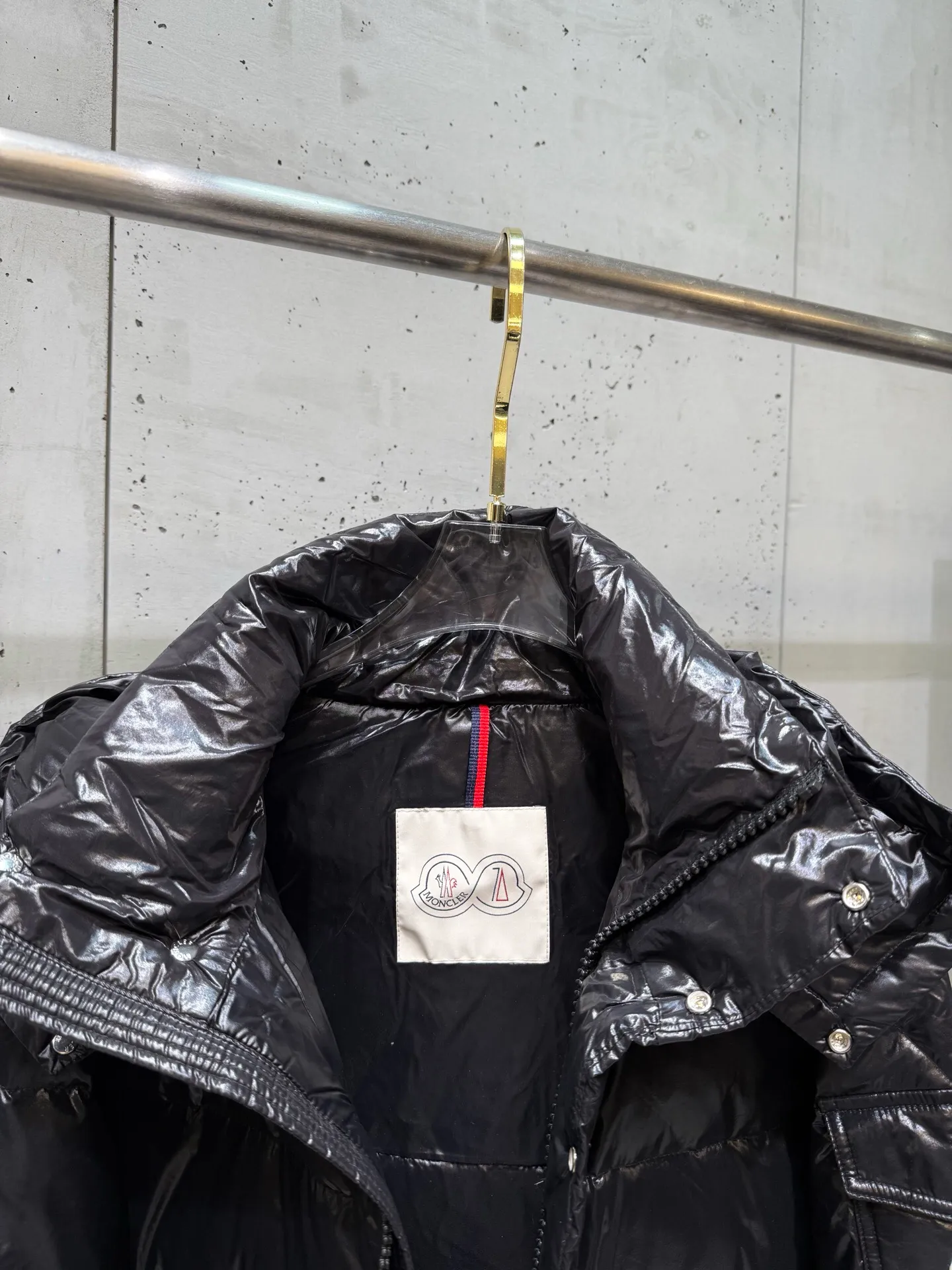 P390 Moncler/ 2026 70 、 。 DNA ， ， 。 Classic ， 、 。 Classic 70 。 Quality， 90 ，Premium Quality ， ，Black ！ Sizes M-3XL
